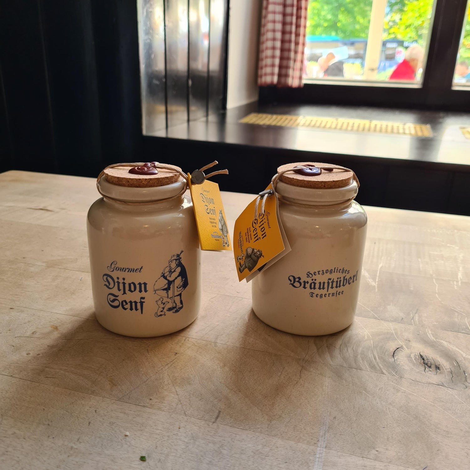 Dijon-Senf im Tonhaferl