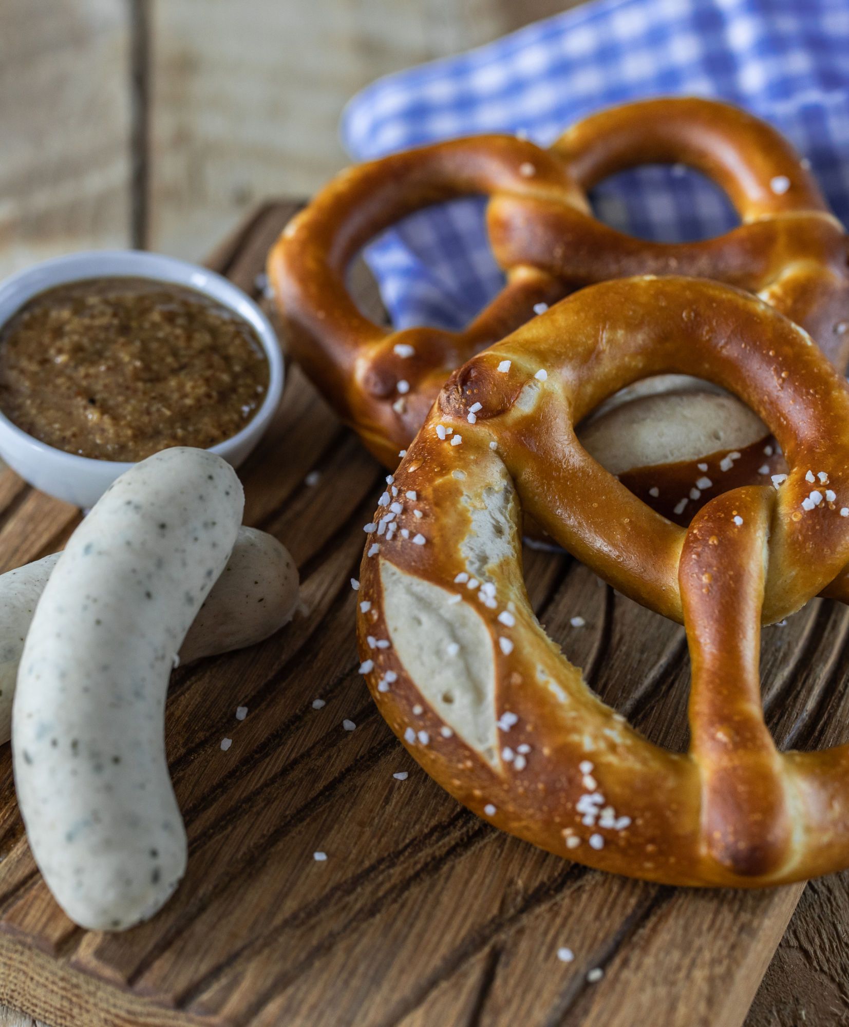 Pretzel with white sausages and sweet mustard