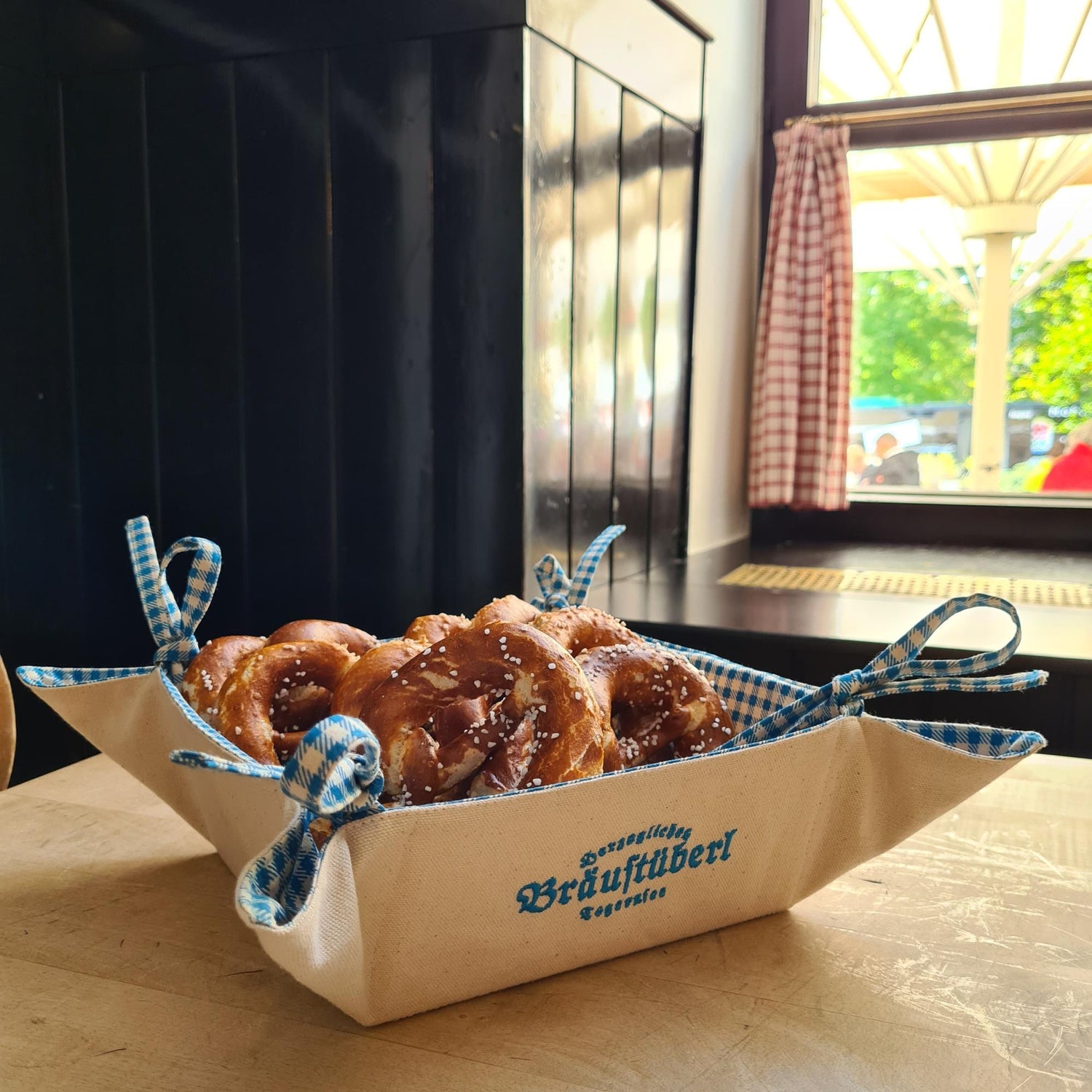 Brot - /Brezenkorb "Bräustüberl" - Bräustüberl Tegernsee