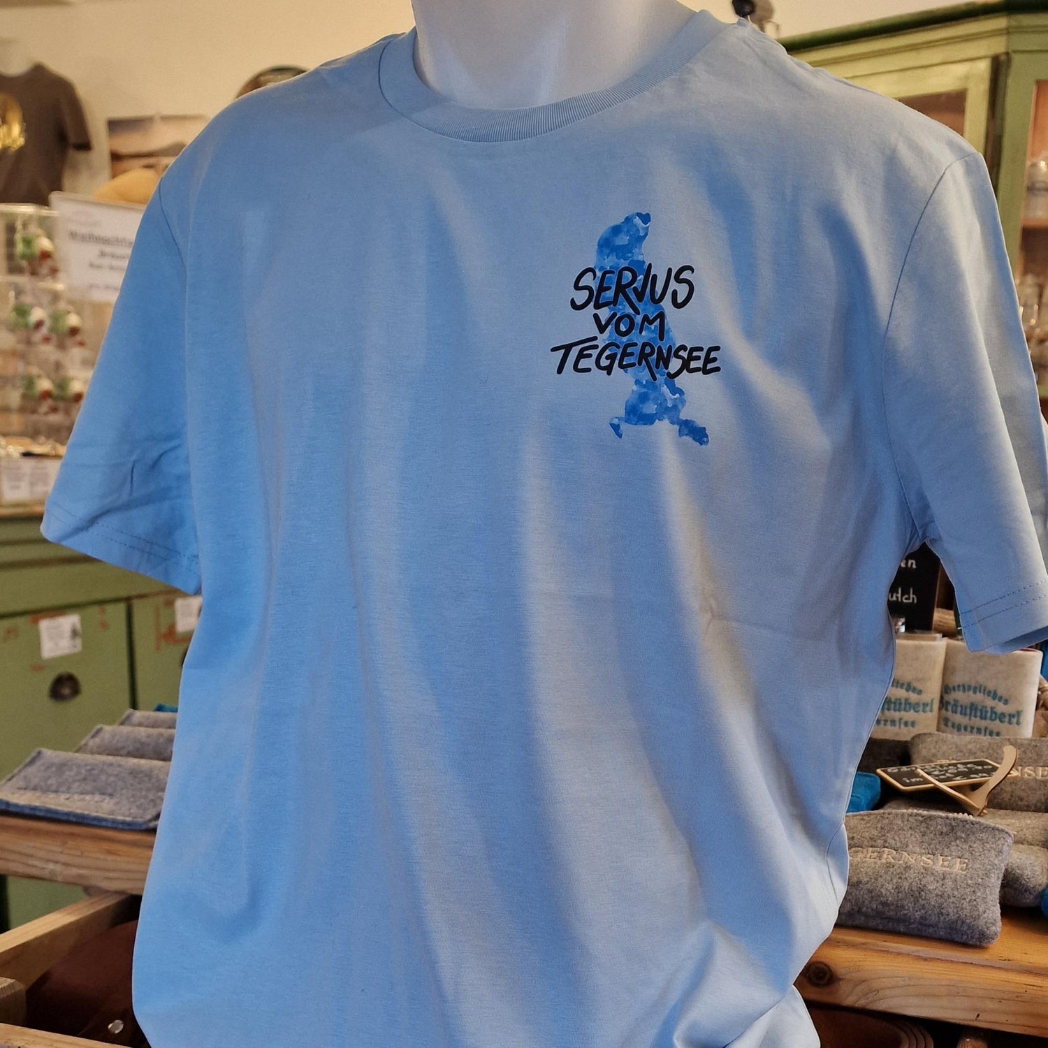 T-Shirt "Servus vom Tegernsee" Hellblau S - Bräustüberl Tegernsee